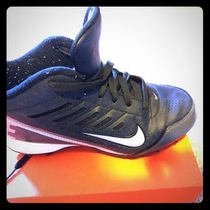 Youth football sport cleat sneakers size 3.5 wide